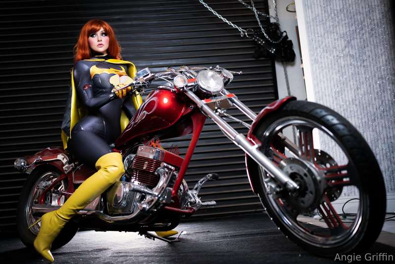 Na-Na-Na-Na-Na-Na-Na-Na…Batgirl!

During a wild battle, my t.. 5