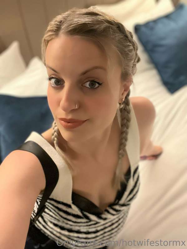 The face of a Hotwife with a plan that her husband has no id..