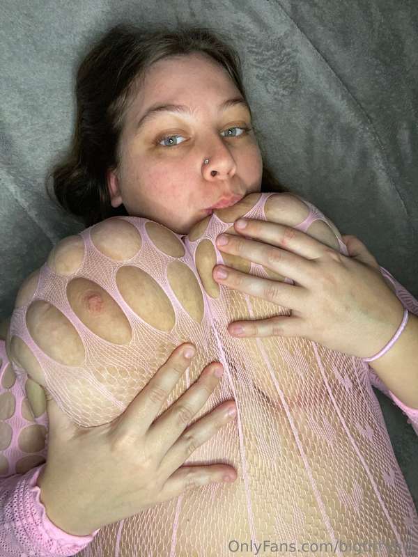 pretty face & pretty tits!😇💕 2