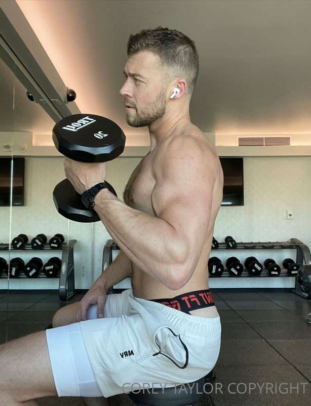 **This jock is sexy af 🥵 @JustinTheJock3x**
**One of the onl..