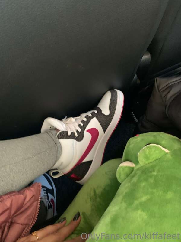Do you like my new sneakers?  I used one time and it is smel..