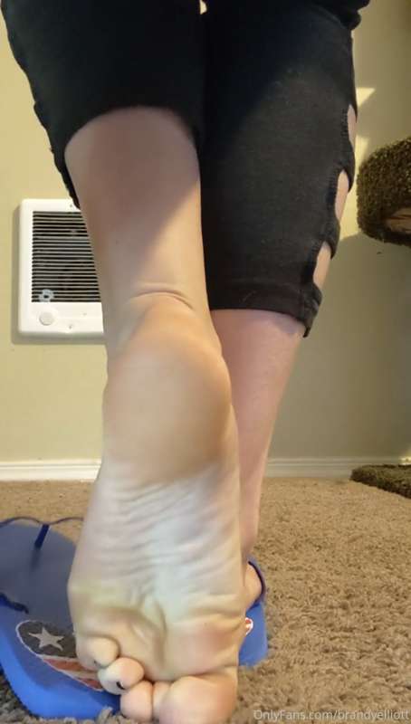 Pic for the Blue Flip Flop under Chair Play I just uploaded ..