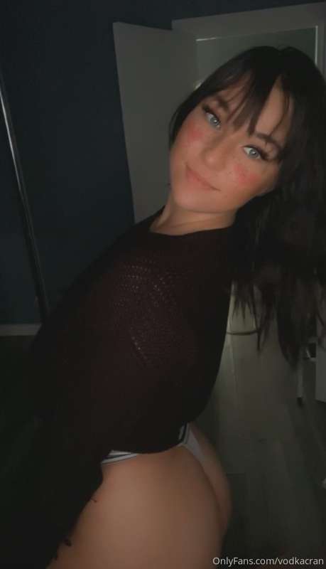 on a scale of $1-$10 how much do u wanna fuck me ? 🥺 (hit th.. 2