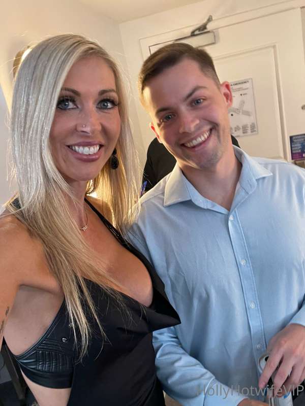 Photo dump from the Vegas Hotwife Tour! Sending out vid clip.. 3
