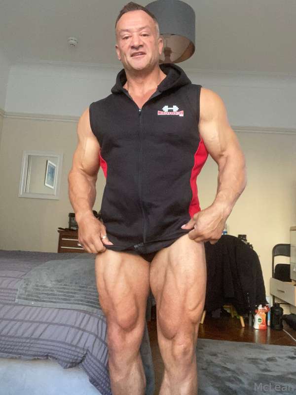 Morning gorgeous people, I’m getting ready for the gym who’s..