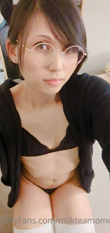 Catch a little peek down there, a boy with a mommy bod?? 27