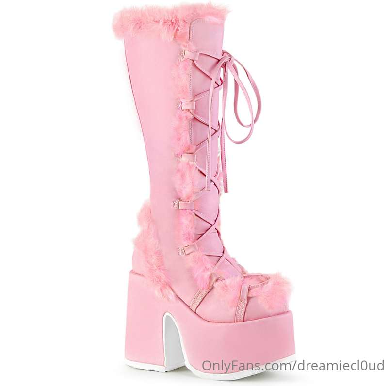 Any shoe/foot fetishists wanna get me these so I can step on.. 1