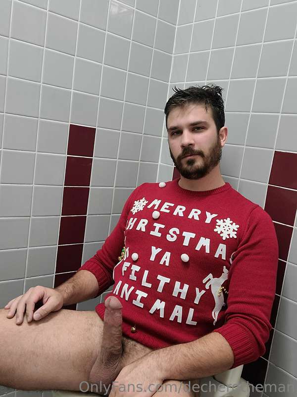 Happy holidays you ho ho hoes. ❤️ lots of dirty talk in a ri.. 1