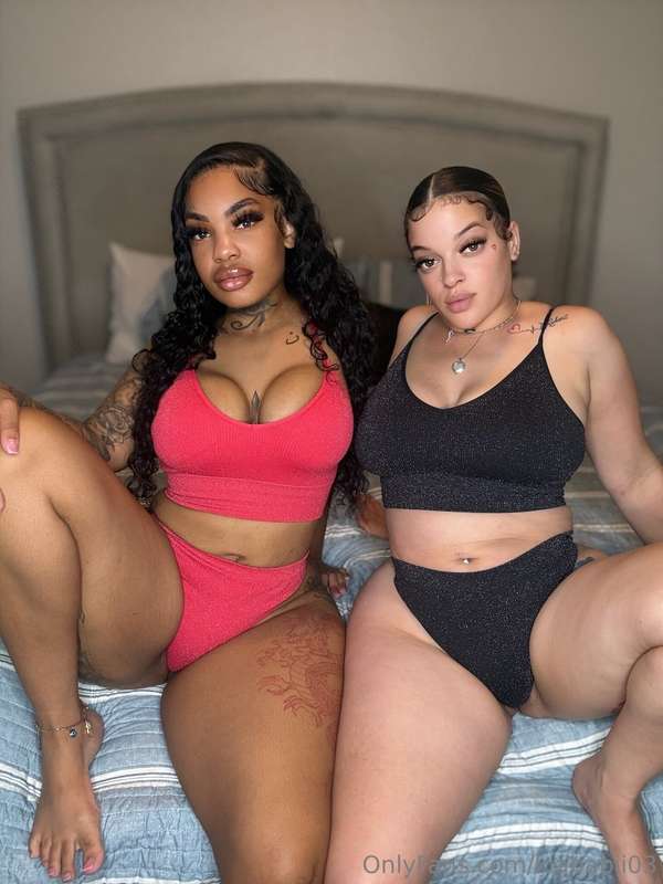 When you and your ex link up 🥴  1