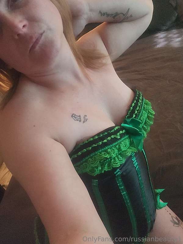 Heyy there babes! 😋 wanted to pose just for you, let me know.. 3