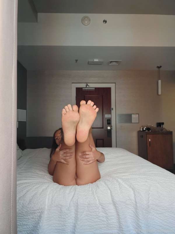What would you do if you saw me taking nudes from the hotel .. 2