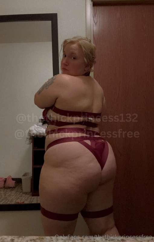 Cum watch me fuck a monster cock when you sub to my VIP 😈Fre..