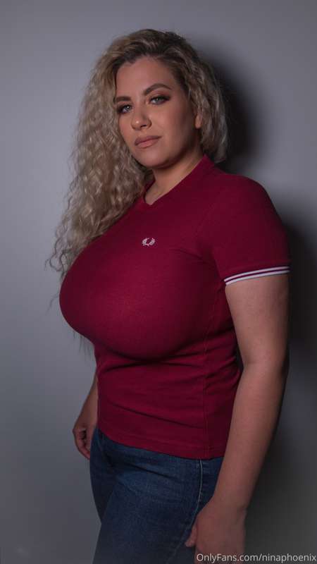 What do you like more, bra or braless?!!  ☺️ 4
