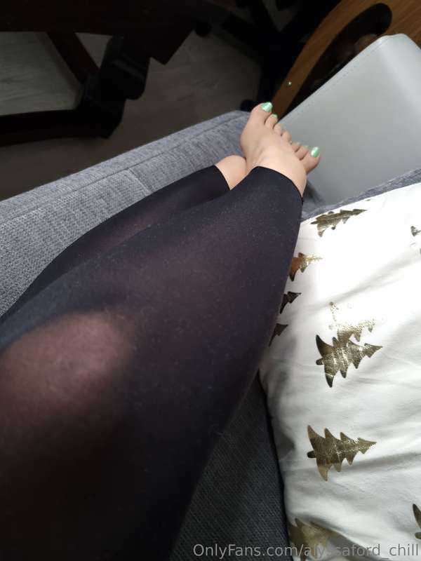 just some perfect toes with a mint green pedi have a lovely .. 9