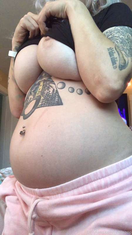 Empty belly is getting soooo soft!! But still a lot of contr.. 8