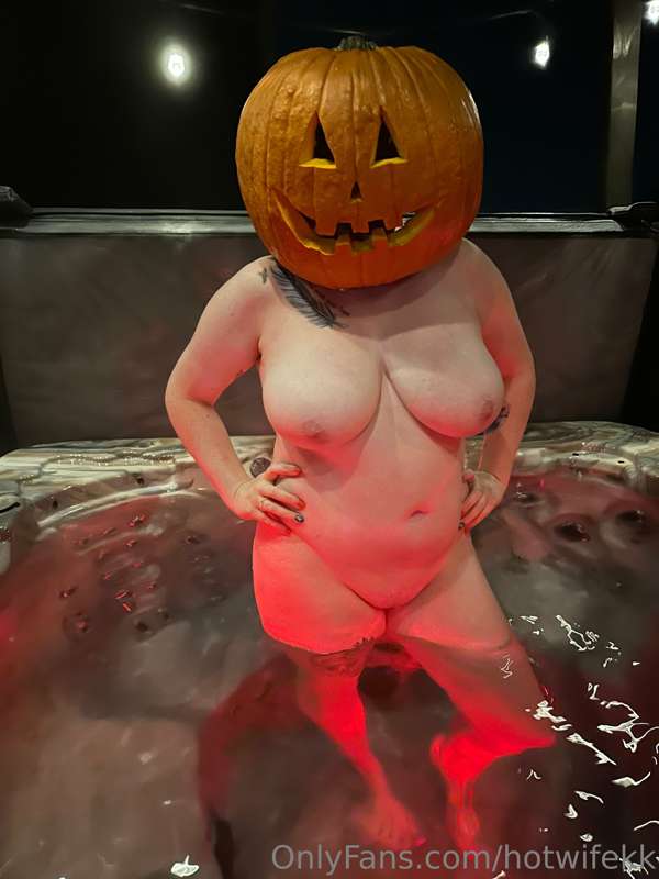 On/Off Pumpkin head hot tub edition! 1