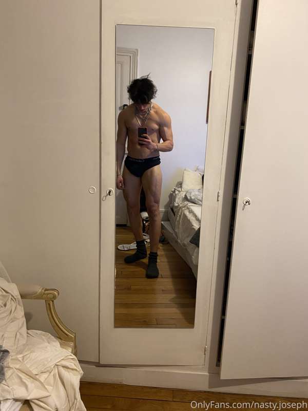 Dick pics30$/sx vids 40-50$/cuming vids 50-60$
Chat with me ..
