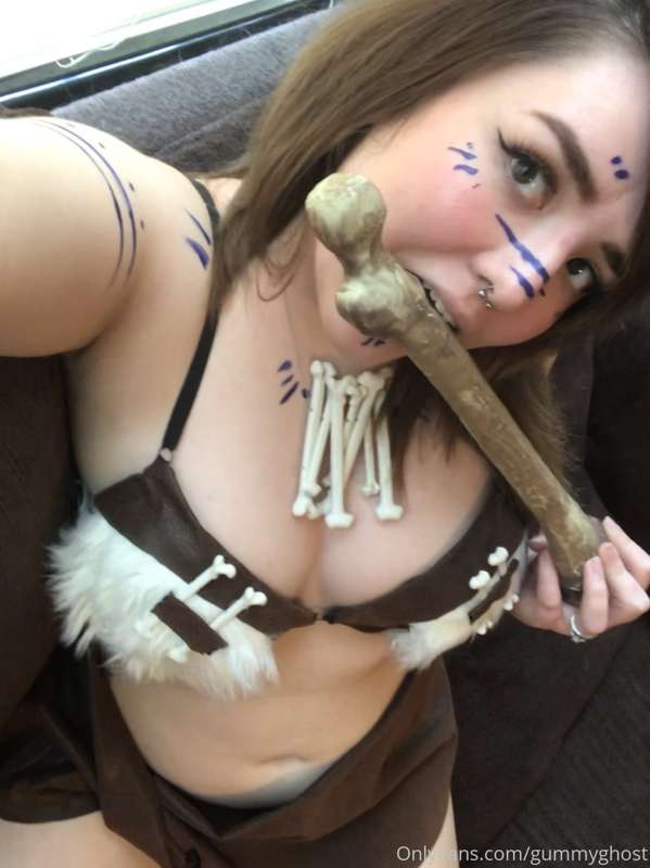 Feeling primal in this cave woman cosplay 🦖 10