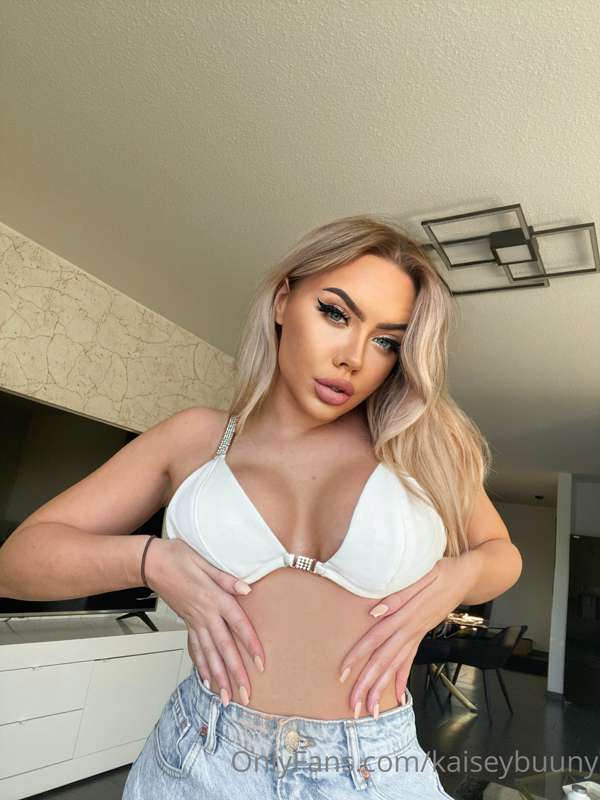 Felt cute in that bikini top ✨🙈
