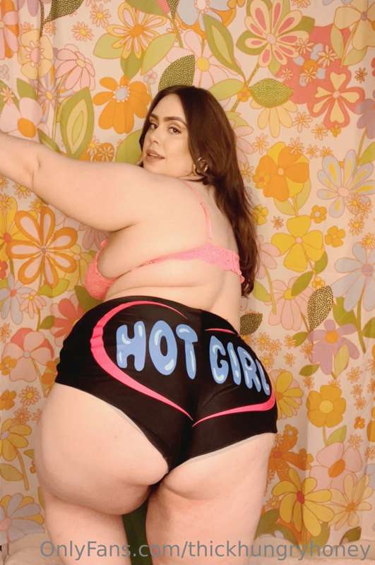 I decided to dress up as myself this year 🤪🔥🐷💋

I LOVE being.. 18