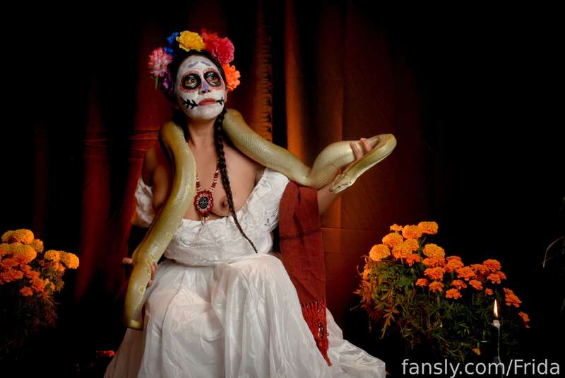 Frida - Fansly - 03 Nov, 2021 8