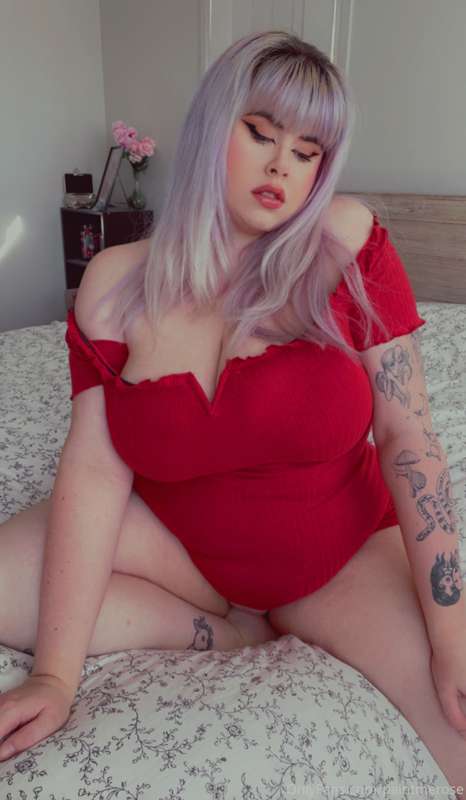 I don’t know what it is but I’ve been obsessed with red late.. 11