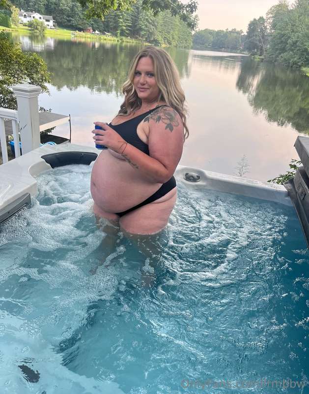 Join me for a beer, the water and view are perfect 😈😋 4