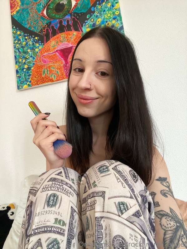 How do you like me more with or without makeup? 😋