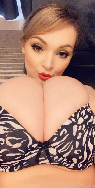 Few spots free for custom videos or photos!Who wants a speci..