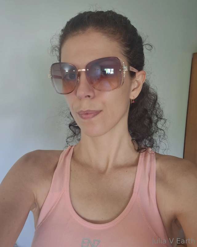 Getting ready to go to shop in my new sunglasses 😎 🤩