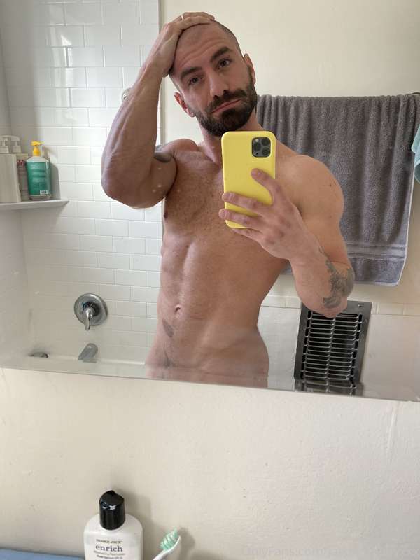 Good morning everyone! What do you wanna know about me? Slid..