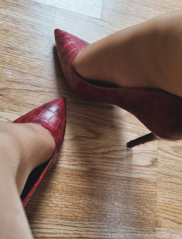 I don't know, I like the shoes 👠 2