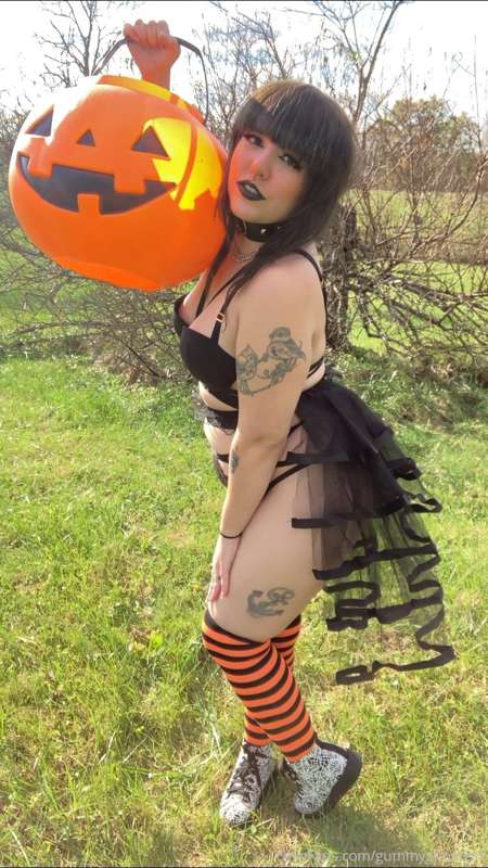 Happy Halloween to all of you! 🎃🧡 I hope you enjoyed my 31 d.. 22