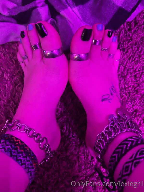 Re painted my toes 😋 do you like them? 4