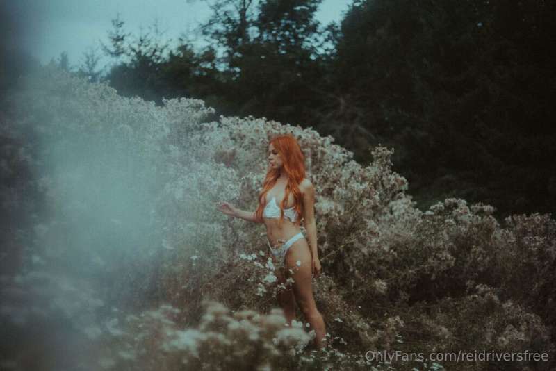 I can be your nude model... who wants to paint me? 4