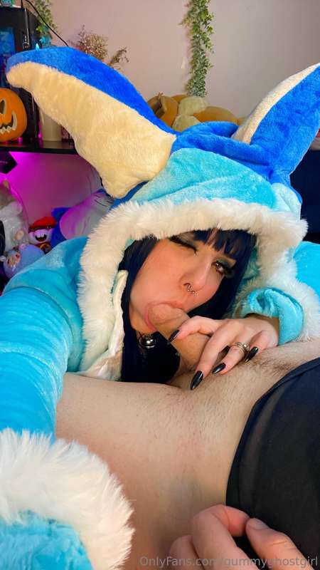 Vaporeon uses a special move - lick and suck 👅 12
