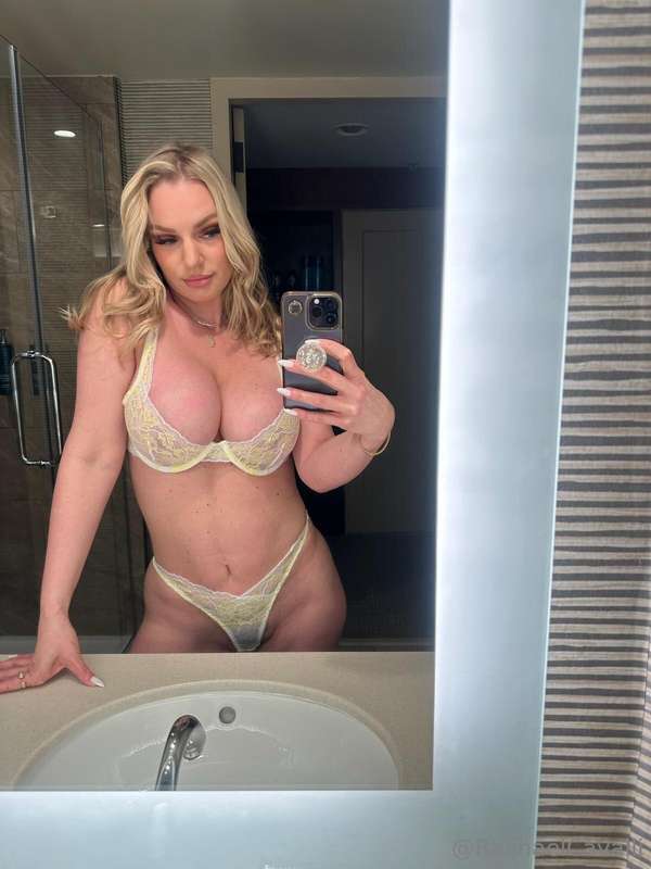 💛⭐ hump day babyyyyy!  2