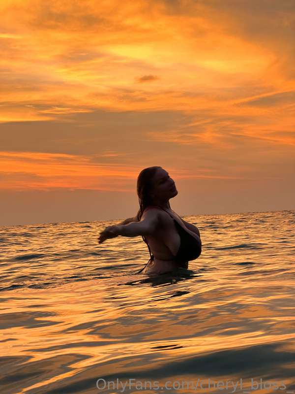 swimming in the ocean is a real pleasure💦