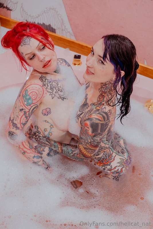 Splish splash I was takin' a bath (with @sour_sadie ) 🛁🧖🏻‍♀️.. 2