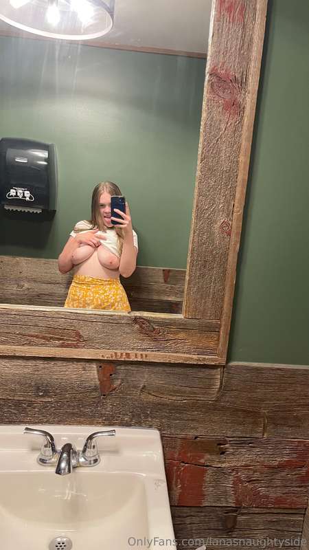 after the beach dinner date and pictures 💛🤗 3