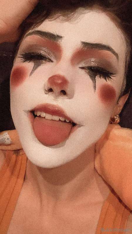 Sometimes i take off a cosplay and just vibe with the leftov.. 1