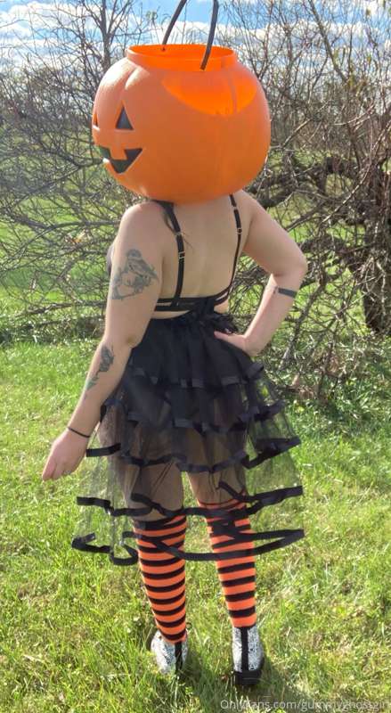 Happy Halloween to all of you! 🎃🧡 I hope you enjoyed my 31 d.. 19
