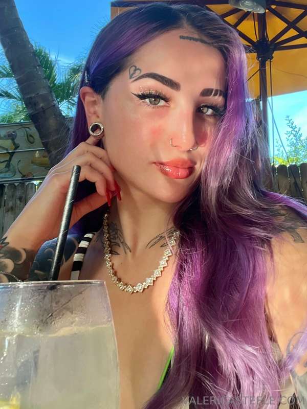 some ‘22 vacay selfies i never posted i think cuz of my sunb.. 1