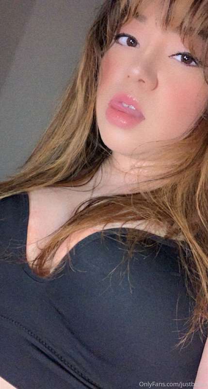 My lips taste like candy 👄👅 come and taste em 😽💋