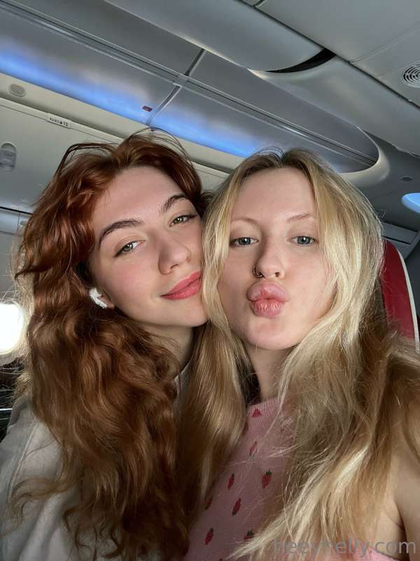 ✈️👯‍♀️ @ivygiirl 1