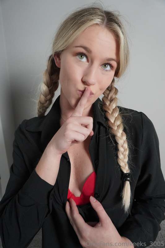 your favorite naughty waitress ;) 2