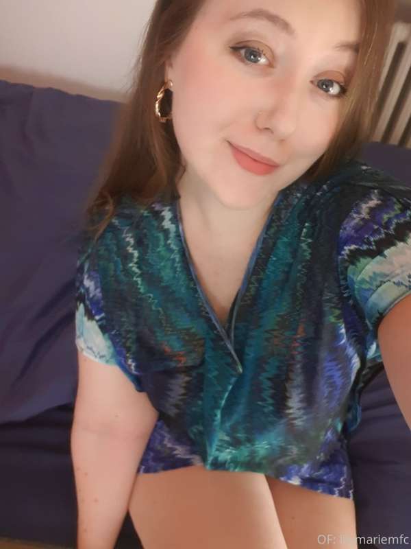 I'm on cam in a couple of minutes for my cammiversary! Come ..