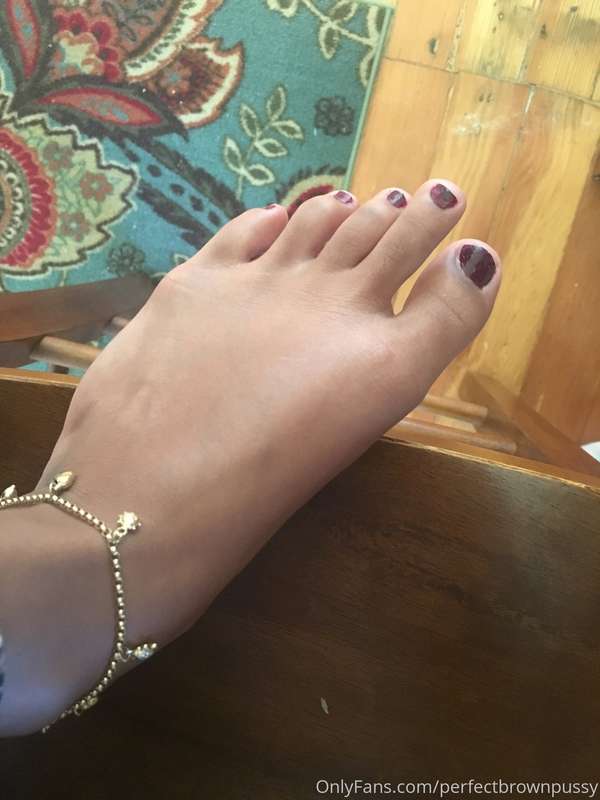Just gave myself a 3 hour long pedicure and now my feet look.. 1