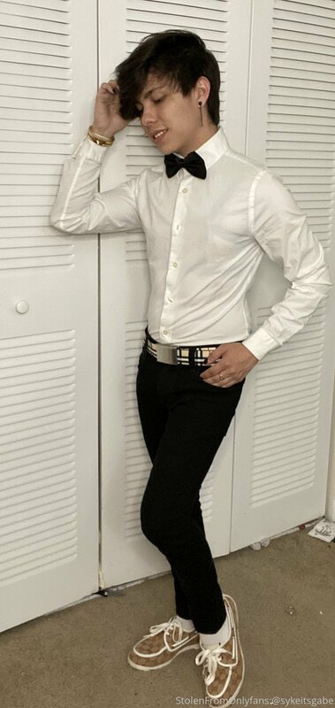 Soooo, anyone into guys in suits like I am ?? Here’s the pic.. 9