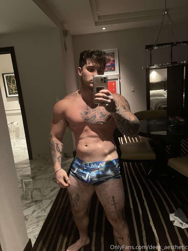Here’s a lil drop getting ready to go work out ☺️🔥 3